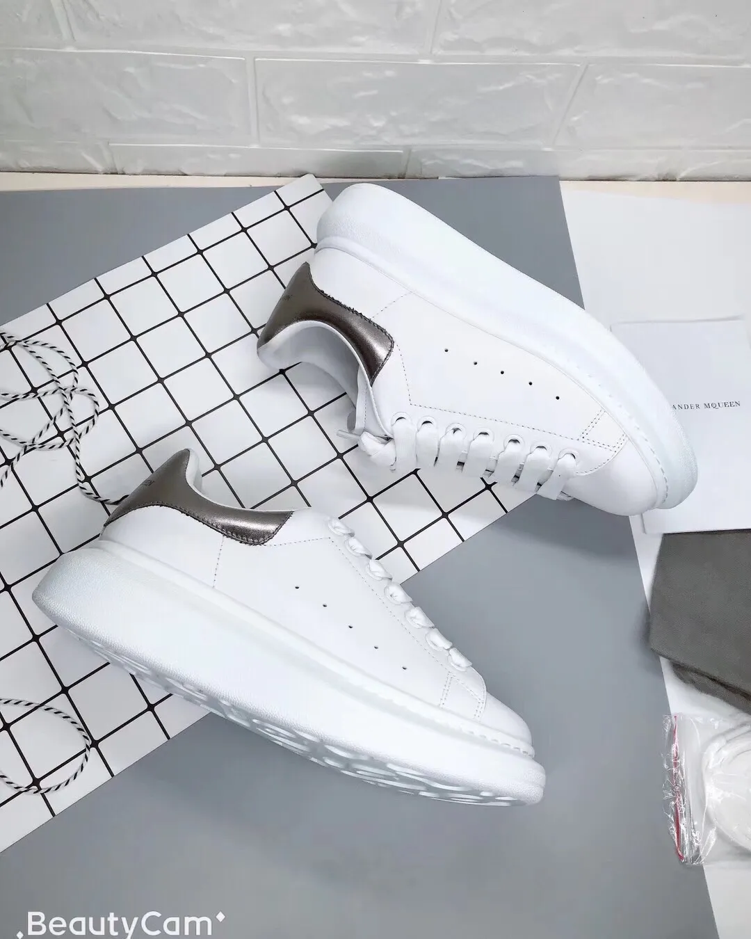 👟👟Ex-factory price 480👟👟 Men's size +10 High-quality upgraded version🔥Real shot of Alexander McQUEEN (McQueen)🎉The highest quality silk cowhide version on the market🎊, imported water-dyed sheepskin inside, counter 1:1 replica, star style T stage catwalk, a must-have for fashionistas , the original high-temperature and ultra-clear air compressor logo on the foot, absolutely counter-matched version, the arc of the back bag is truly genuine 0⃣️ difference, using an exclusive privately molded double-layer vacuum outsole, which is light on the foot and has excellent rebound! Running🏃✈️The first choice item for outdoor sports💅💅Trend and fashion coexist📣 Women’s style: 35-39, Men’s style: 39-44